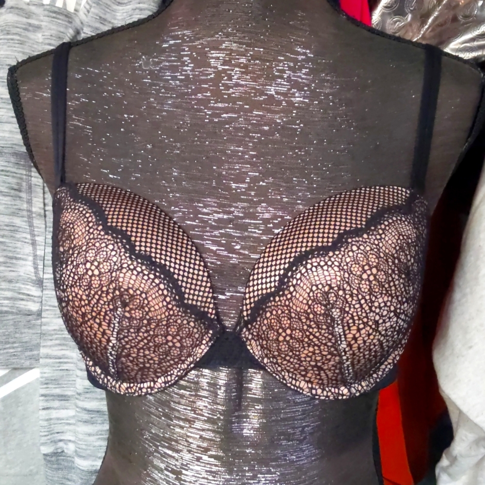 Victoria's Secret Black and Tan Lace Bra